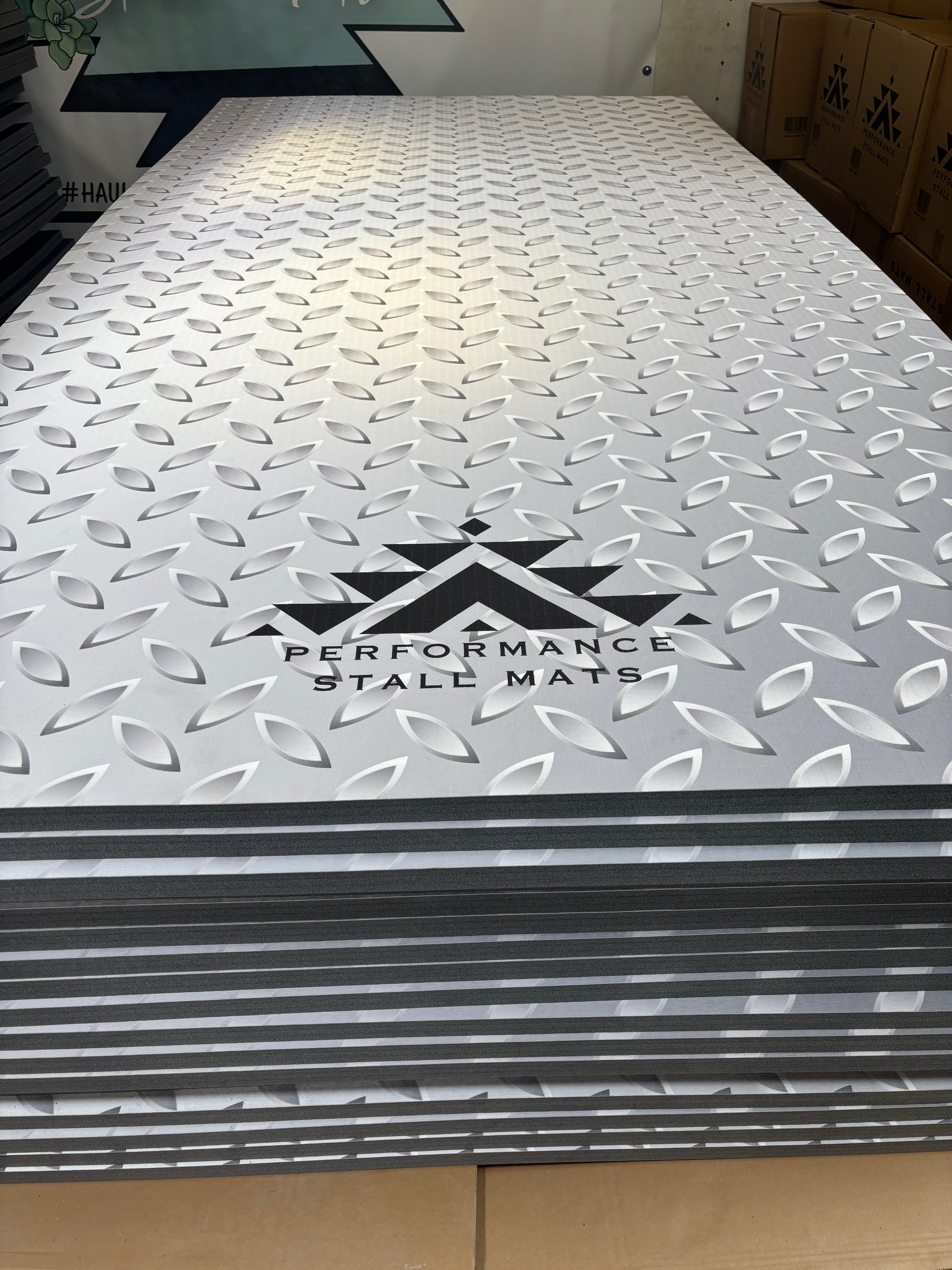 Diamond Plate Design 5x10 Portable Stall Mat – Lightweight Roll-Up Mat for Horse Stalls, Events, and Trailers